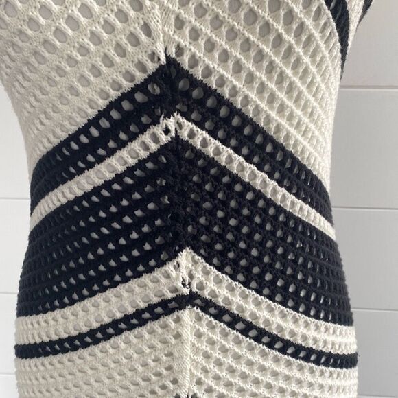 Willow & Wind Medium NEW NWOT Black White Womens Crochet Dress Chevron Sleeveles - Picture 6 of 6